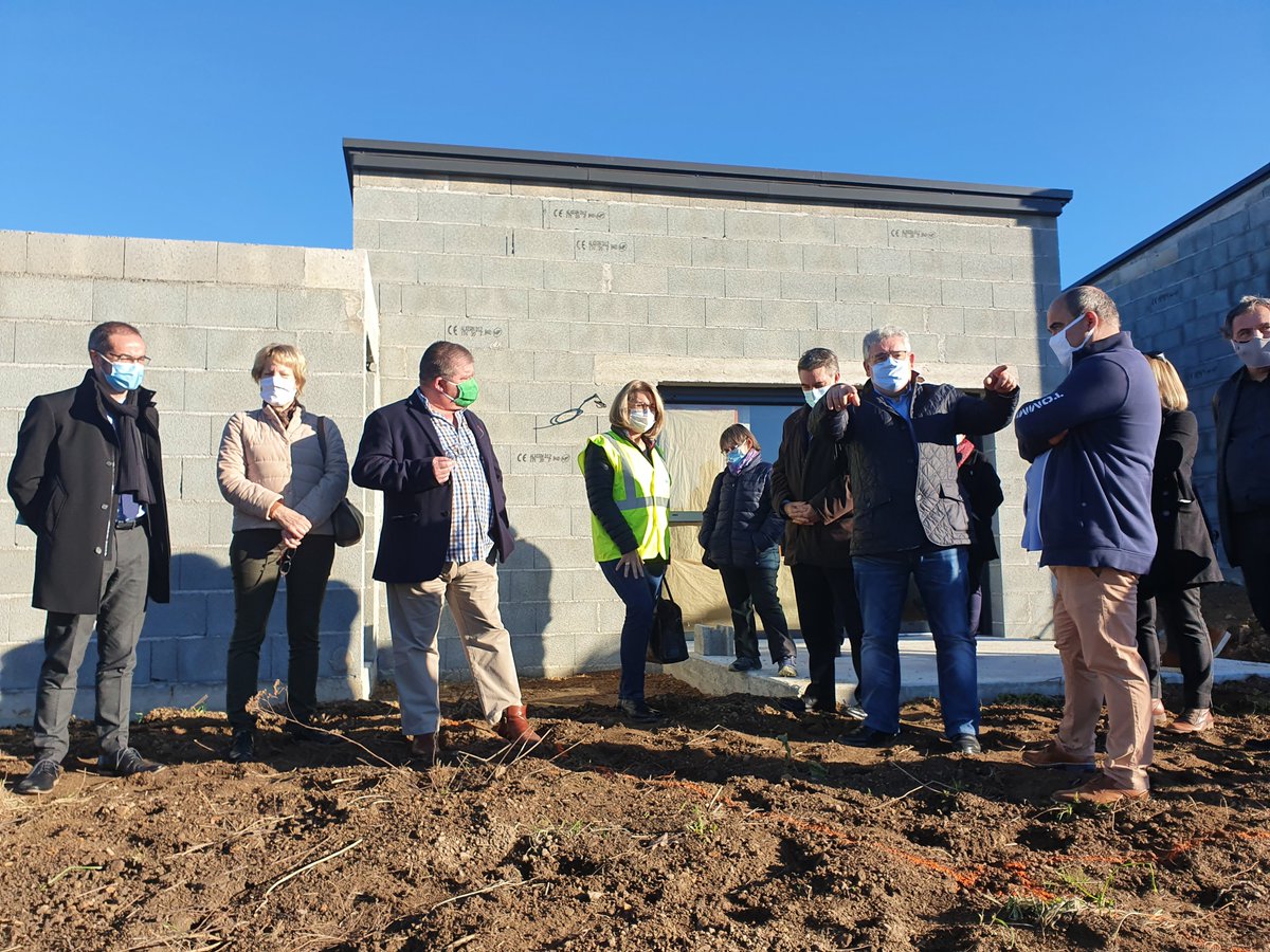 Departement19's tweet photo. Au cœur de #Beynat, visite du chantier de construction de 6 pavillons de logements adaptés par #Correze Habitat
Objectifs: soutenir la filière du bâtiment&améliorer l'habitat des corréziens
Dans la période, plus que jamais, les entreprises du bâtiment maintiennent leur activité https://t.co/QRqM2DEtTh