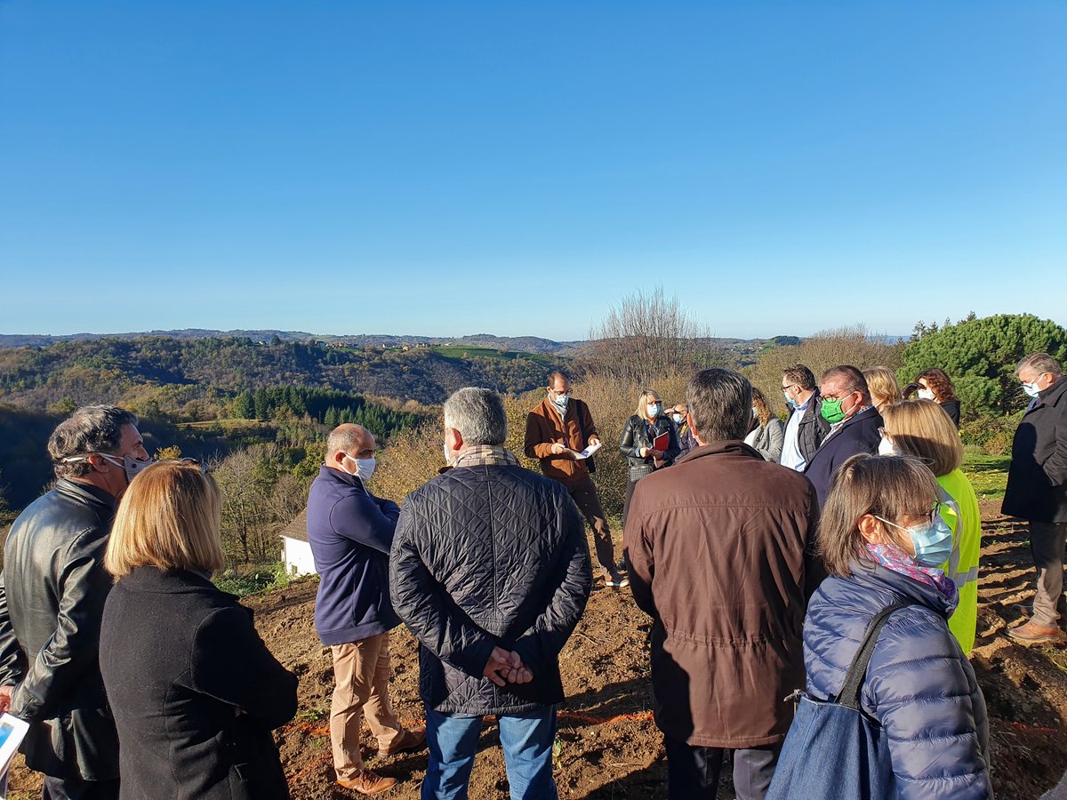 Departement19's tweet photo. Au cœur de #Beynat, visite du chantier de construction de 6 pavillons de logements adaptés par #Correze Habitat
Objectifs: soutenir la filière du bâtiment&améliorer l'habitat des corréziens
Dans la période, plus que jamais, les entreprises du bâtiment maintiennent leur activité https://t.co/QRqM2DEtTh