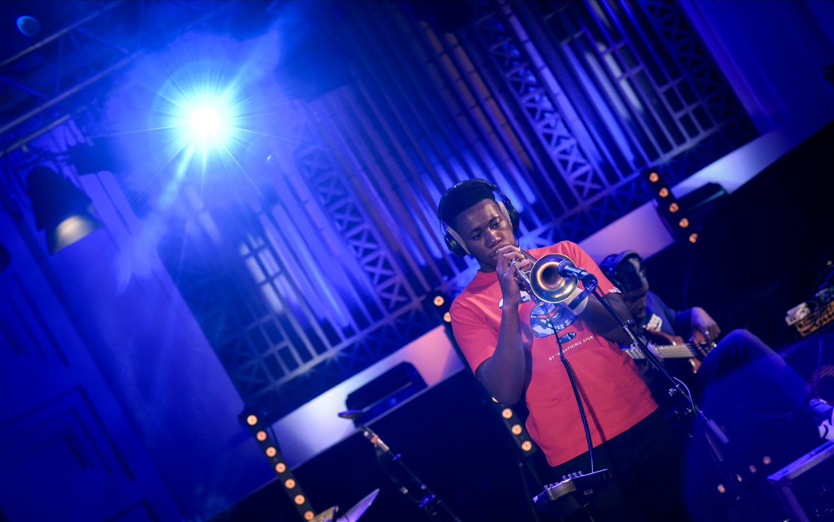 BBC6Music's tweet image. The new generation 🤝 a jazz institution 

Join Mary Anne for Blue Note re:imagined, recorded live at the BBC's Radio Theatre. 

Ezra Collective (the house band)
+ Yazmin Lacey
+ Jordan Rakei
+ Poppy Ajudha

🎷Listen live until 1pm or rewind @BBCSounds  bbc.co.uk/programmes/m00…