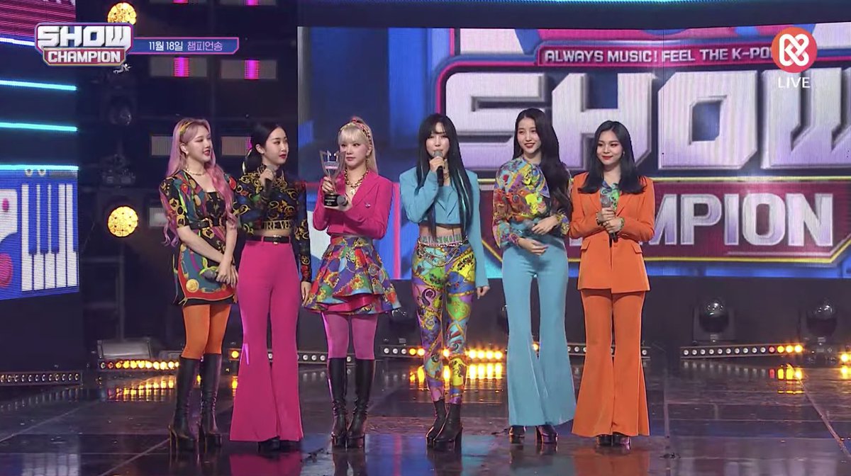 GFSquad__com's tweet photo. [INFO] 201118 - @GFRDofficial has won Champion Song on Show Champion!

Congratulations again to the girls 👏🎉 
Another win for MAGO 🎤
A well deserved trophy for #GFRIEND ❤️
Amazing job to Buddies for streaming and pre-voting🔥 Jjang👍

#MAGO2ndWin🏆🏆 #GFRIEND71stWin #여자친구 https://t.co/IHPux93Ey4