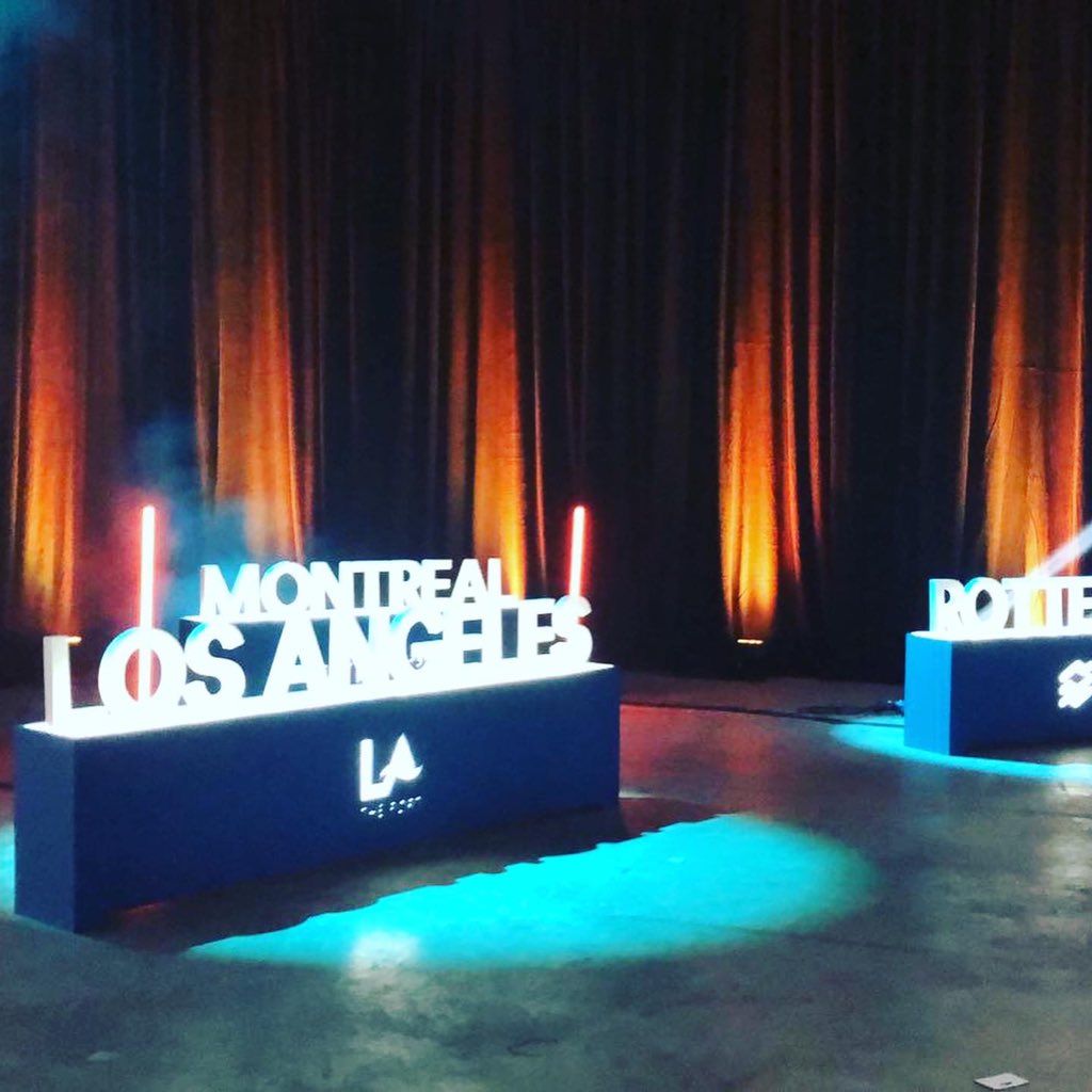 _MadProductions's tweet photo. Otro plató de tv más 💪💥
.
.

#ifema #standdesign #marketing #stands #montajedestand #construccionstands #diseñodestands #diseñostand #feriasyeventos #congresos #exposiciones #eventos #arteefimero #plató #tv https://t.co/k8ZFTlwTLs