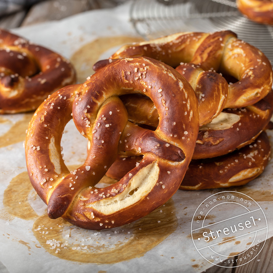 streuselCH's tweet photo. Die Backkurse fürs 2021 sind online!
Neu habe ich neben Laugengebäck- und Zopf- auch Baguette-Kurse im Angebot – wer ist dabei?
Kleiner Tipp: Vielleicht wäre das ja auch eine nachhaltige Geschenkidee?
Zur Kursübersicht: https://t.co/vv2Dmsr7T9
#streuselch #nachhaltigschenken https://t.co/mmOJ1H9o2l