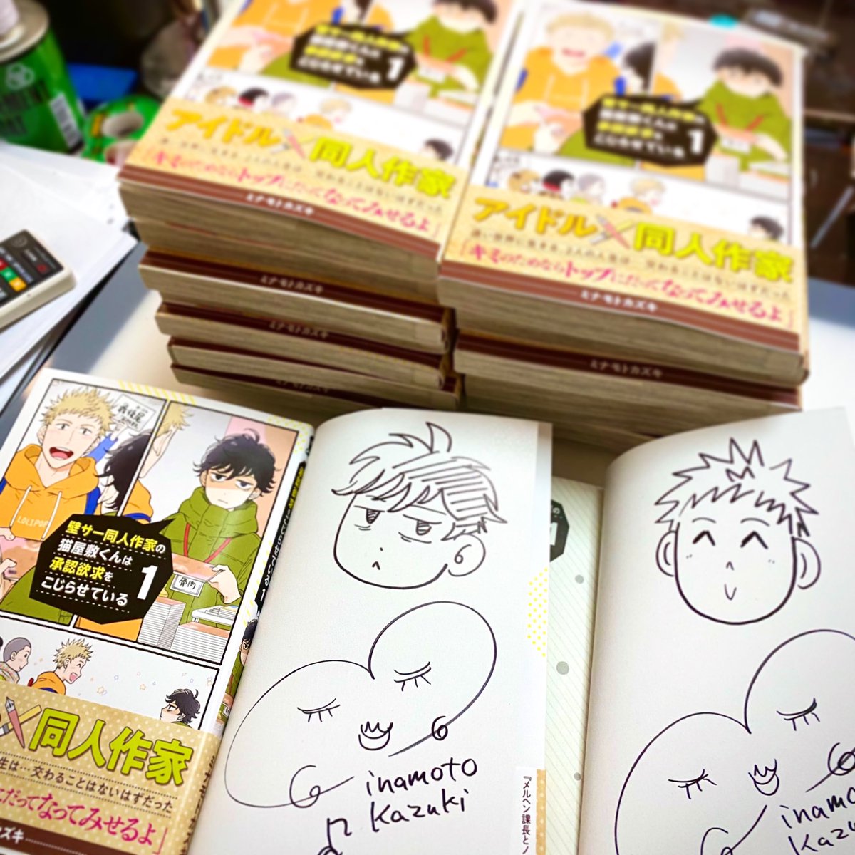 #コミティア134 に向けて壁こじのサイン本作りました🖋✨
餅みたいな猫屋敷くんと一星くんがランダムで入ってますが、ひとつだけ山田さんも混ぜました😁ひひ 