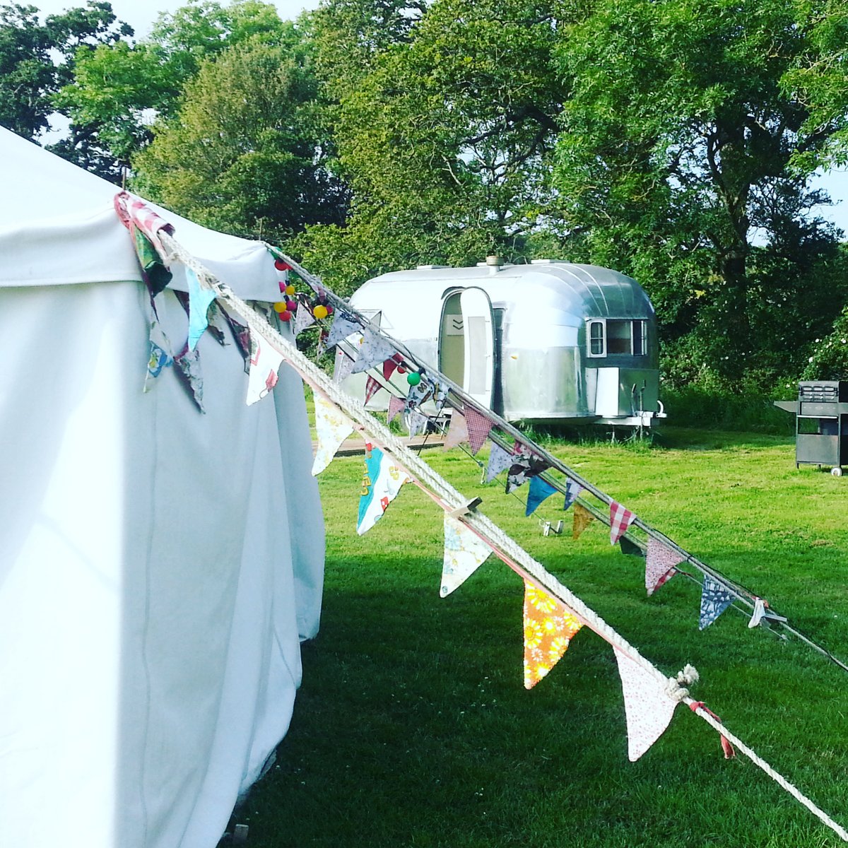 We have a new marquee for 2021 .... all sparkly and new - available to hire as an extra when you come with your (small) group
#vintagevacations #theuksoriginalairstreamholidays #isleofwight  #airstreamdreams #vintageairstream #ukairstream #isleofwight #airstreamholidays