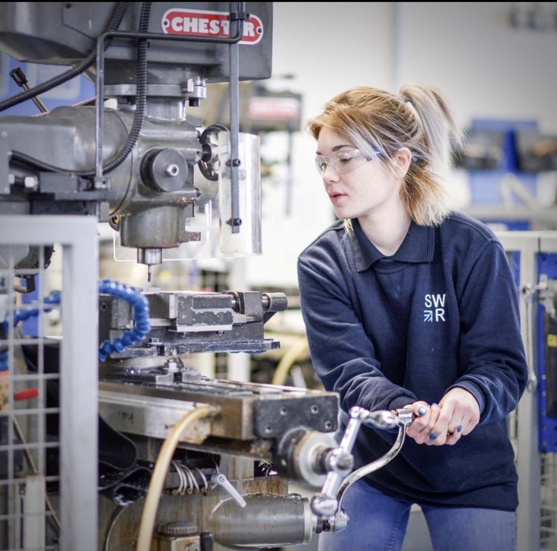 #Apprenticeship opportunity alert!

We have nine new apprenticeship opportunities (and loads of other great vacancies) live this week:

ℹ️ bit.ly/RailOpportunit…

If you're interested in applying for an apprenticeship, the deadline is midnight Sunday 22 November.

#railwayjobs