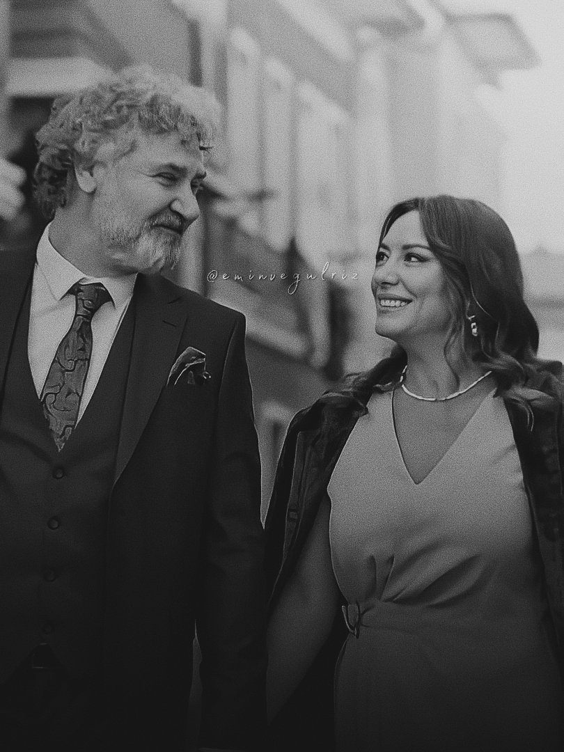 eminvegulriz's tweet photo. En güzel beyit.
________ "Beytü'l-Gazel'
#ÇatıKatıAşk • #EmRiz ▪︎#BurEb https://t.co/M98Fhql544