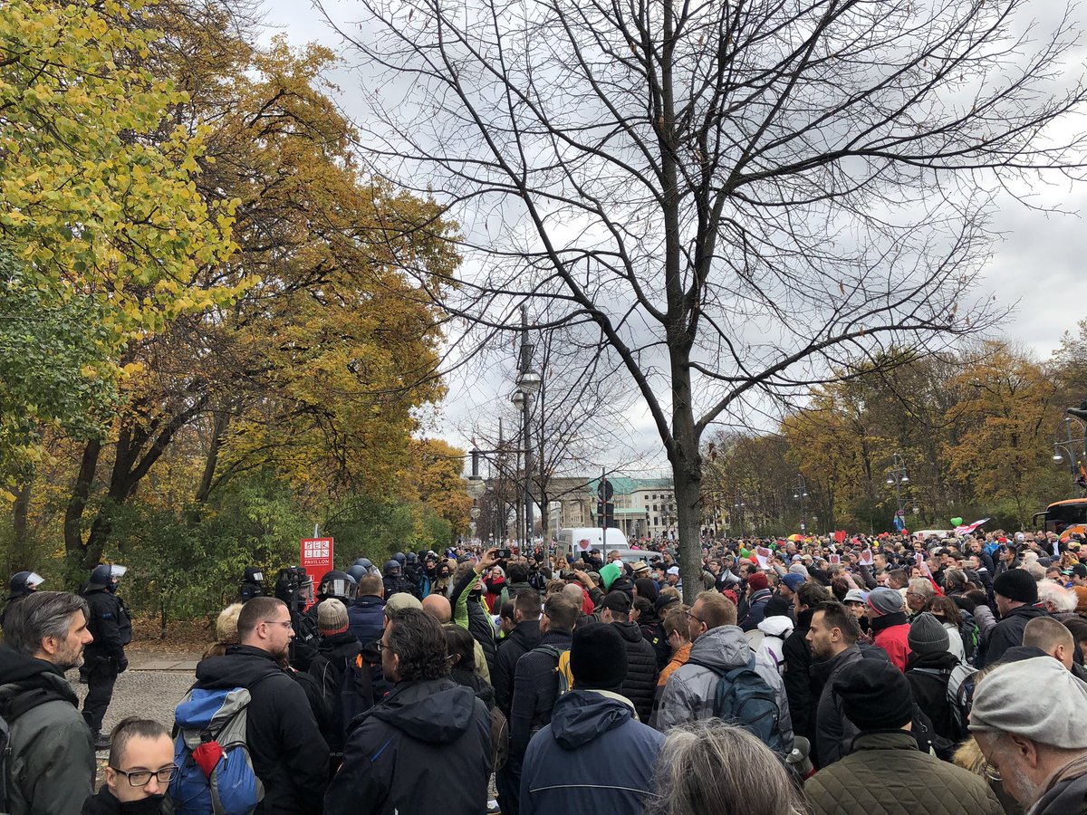 several thousand covid deniers now shouting “open up!” police are blocking the way. they want to go through the park to the bundestag but there us a demo ban zone right before the parliament building  #b1811