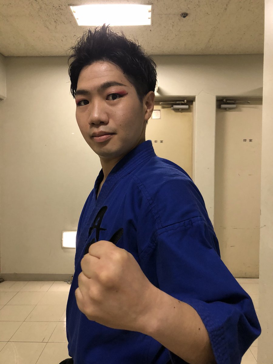 TOSHINkarate's tweet photo. 今日は正月に向けとある撮影がありました🎥
七五三ぶりにメイクしてもらいました😆

Today, I was taken a video for new year festival.
I made up for the first time in 25 years.
#メイク #ステージ用 #空手 #karate #performance #musickarate https://t.co/cILDQ8JoSP