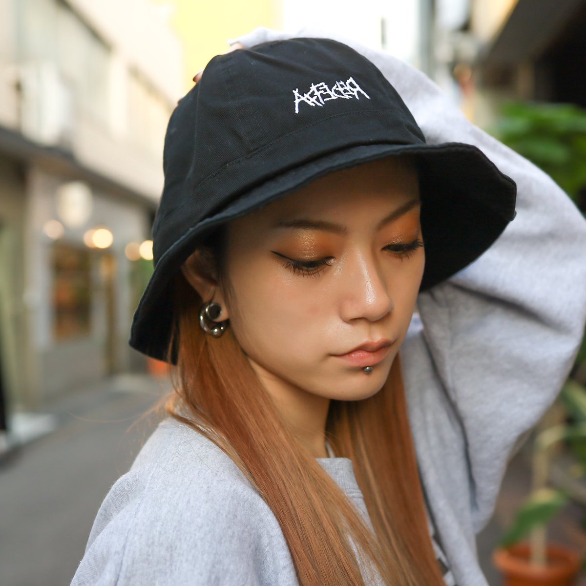 Feelin_osaka's tweet photo. 【AFFECTER】CROSS BUCKET HAT (BLACK)
https://t.co/2Xibg8wDay
シンプルなフロントロゴ刺繍で使い勝手の良いバケハ🖤
オールシーズン使えるBLACK🖤
#affecter #street #streetfashion #streetgirl #streetstyle #womanstyle #feelinosaka #feelin #osaka #horie #フィーリン #大阪 #堀江 https://t.co/MTFY3Pux71