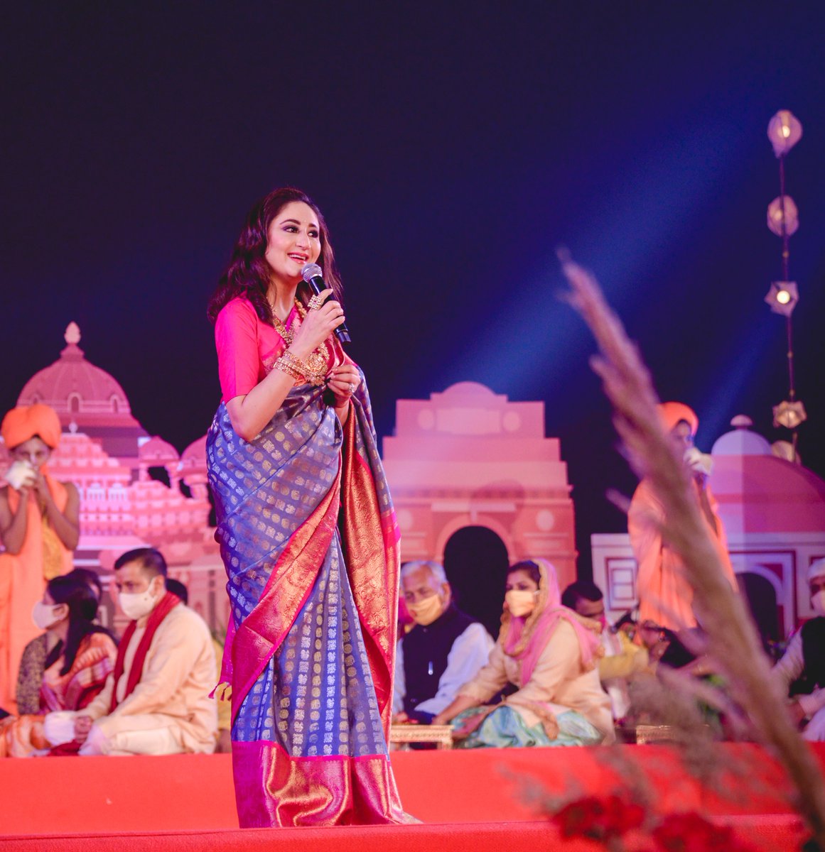 geetikaganju's tweet photo. #DilliKiDiwali
A Delhi Government Initiative
At @AkshardhamTemple.
Led by Shri @ArvindKejriwal #ChiefMinister #Delhi
#ManishSisodia Deputy CM.
#GitikkaGanjuDhar #Sutradhaar #LiveEmcee #SpecialProjects #LargeFormat #Events
@DelhiGovernment #DTDC #RashiEntertainment https://t.co/bDToplj4sS