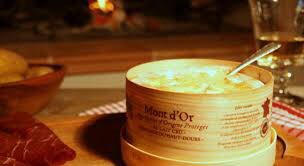 Also.... it’s beginning to look a lot like Christmas if this guy is back! #montdor #christmas #praisecheesus 😛