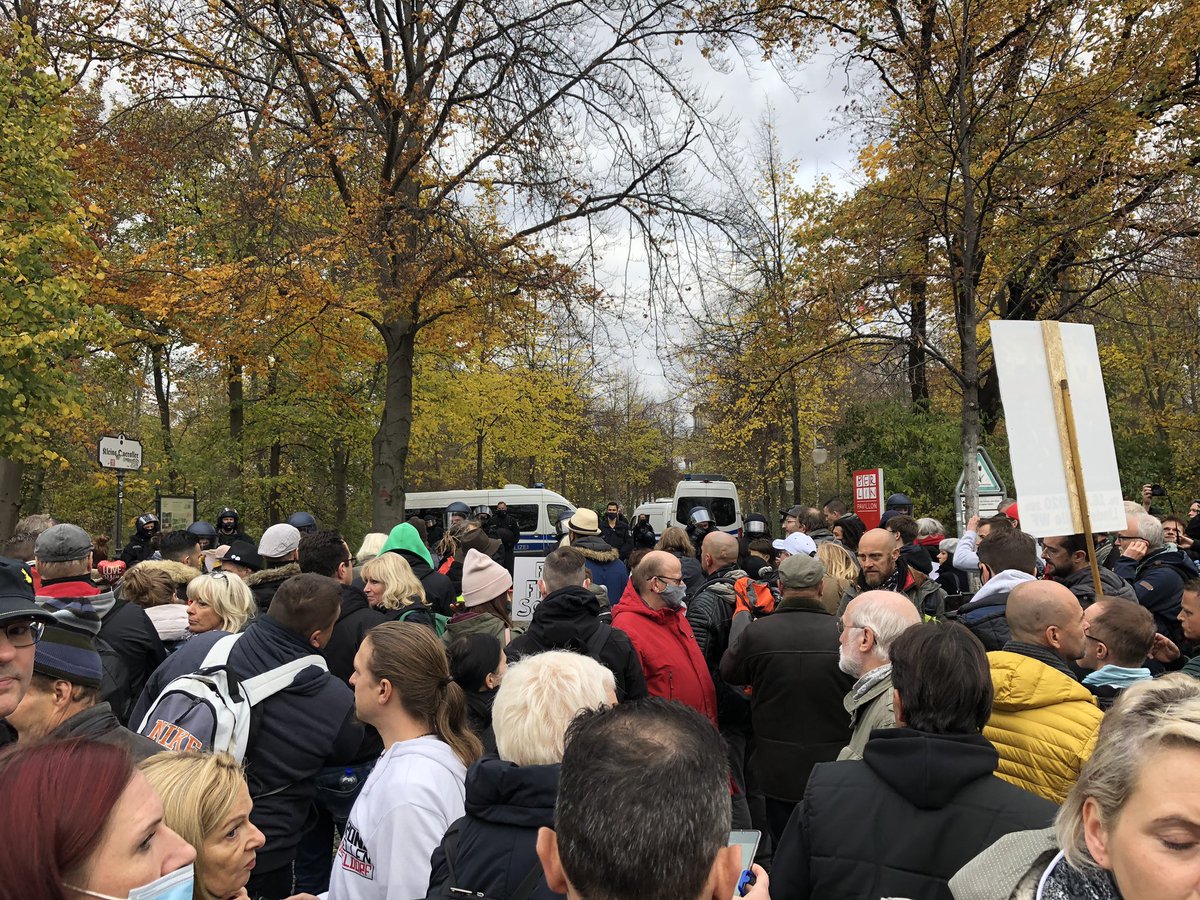 mood is getting more aggressive. people are shouting at me for wearing a mask, asking which side i’m on. the crowd then started shouting “lügenpresse” (lying press) at me. very quickly, their supposedly peaceful facade crumbles #b1811  #querdenken