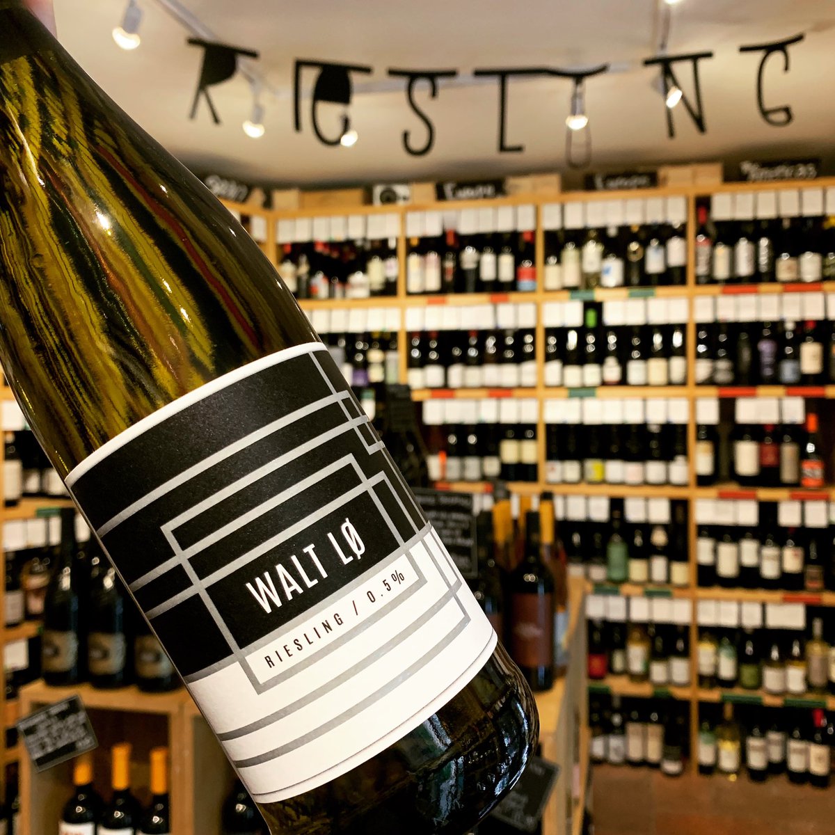 This is it! We have finally found a non alcoholic wine that is worth raving about 🥳 🙌 it’s lively, fresh, crisp and a real joy to drink. For anyone looking for a non alcoholic alternative this Christmas and beyond, this comes fully recommended #lowalcohol #winner #stroud