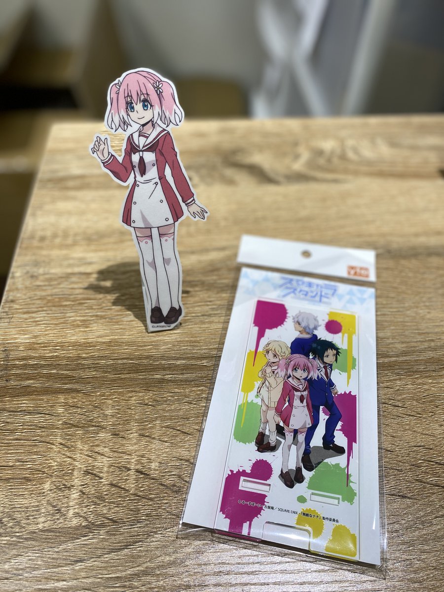 Twitter पर Tvアニメ 無能なナナ 公式 グッズ情報 無能なナナ 公式イラスト使用グッズは好評発売中 今回は スマキャラスタンド をご紹介 アクリル製のスマホスタンド スマホを立てても 鑑賞用としても使える一品です Shop情報 Graffart Shop