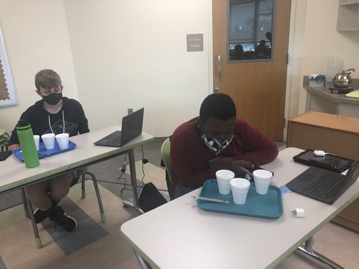 ShannaLillis's tweet image. We had fun experimenting yesterday in class. Our experimental question: How does temperature affect the rate of a chemical reaction? #learnthroughdoing #handsonlearning