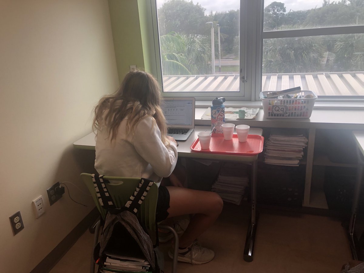 ShannaLillis's tweet image. We had fun experimenting yesterday in class. Our experimental question: How does temperature affect the rate of a chemical reaction? #learnthroughdoing #handsonlearning