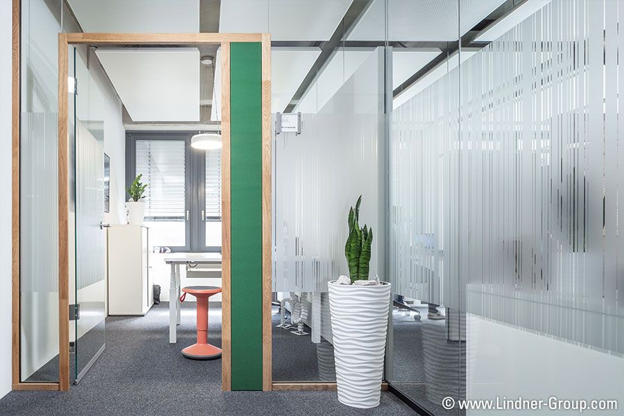 Lindner_Group's tweet photo. We’d like to introduce you to the latest addition to our #partitionsystems: #Lindner Life Nature Oak is a #fullyglazed #partition framed by #oak profiles. Check out the sustainable system here: https://t.co/zfWV4gc23R https://t.co/jBXk2PGnmy