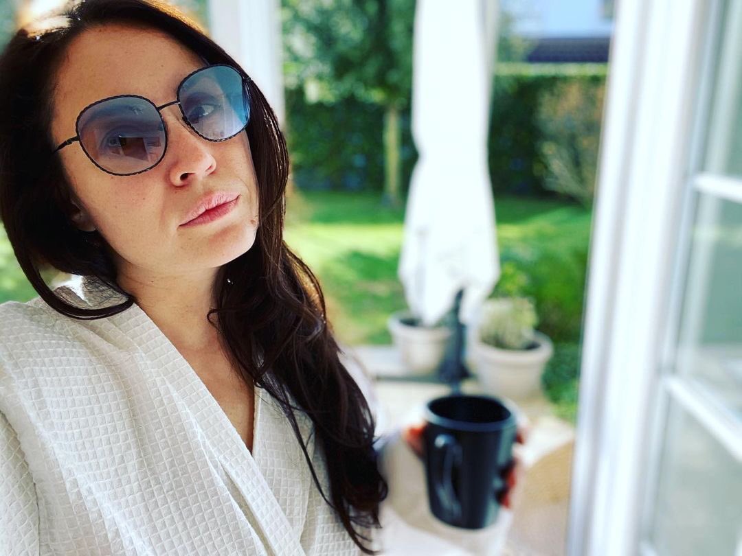 sonyayoncheva's tweet photo. Dear friends&amp;followers, I feel so unfortunate to share that my #MetStarsLiveinConcert this Saturday must be postponed to the 28th due to illness. I truly hope to get better&amp;thank Peter Gelb&amp;his team for rescheduling it in such a short time. Stay healthy!❤️💋🥰😘 #sonyayoncheva https://t.co/SvHVmOLgiv