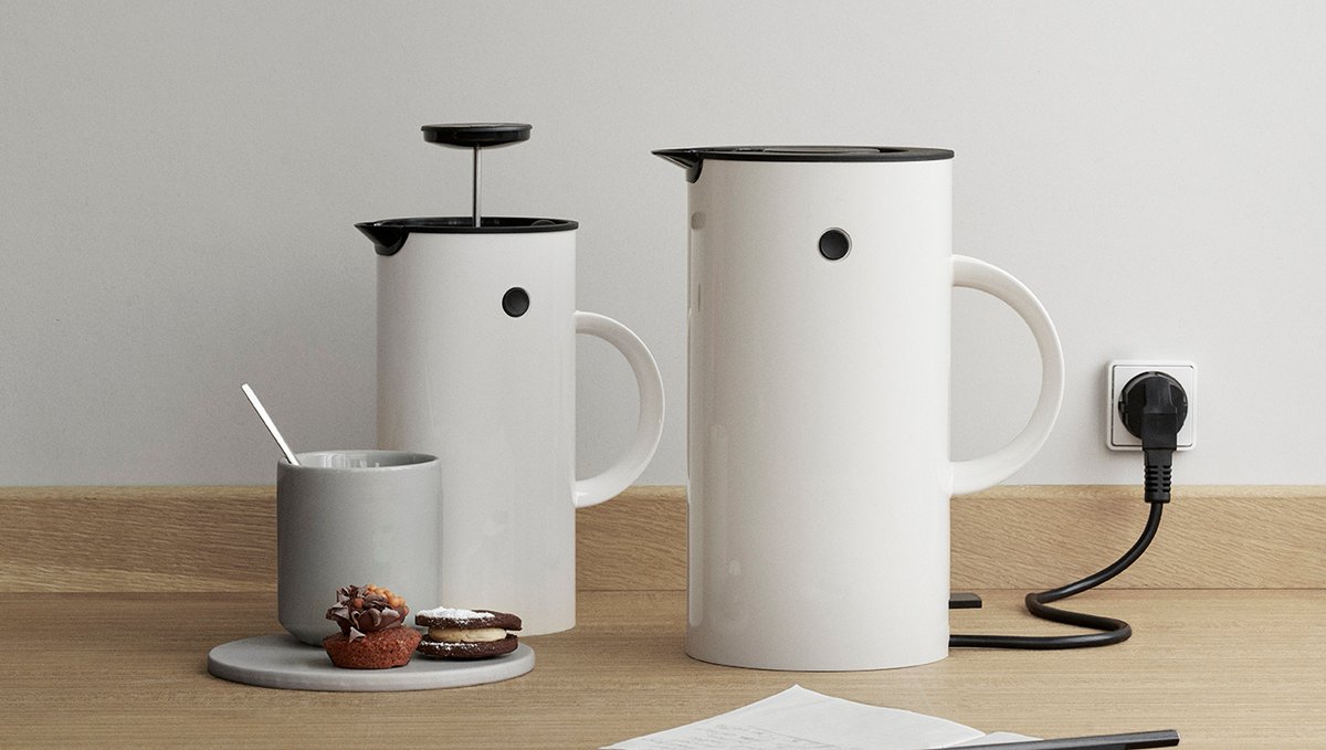 steltondesign's tweet photo. A classic couple and a great gift idea for design lovers - an EM77 French press and an EM77 water kettle in white.
#steltondesign #erikmagnussen #em77 #tableware #nordicstyle #designclassic #vacuumjug #danishdesign #designlover #goodcoffee #coffeeaddict https://t.co/QcousJtTsL