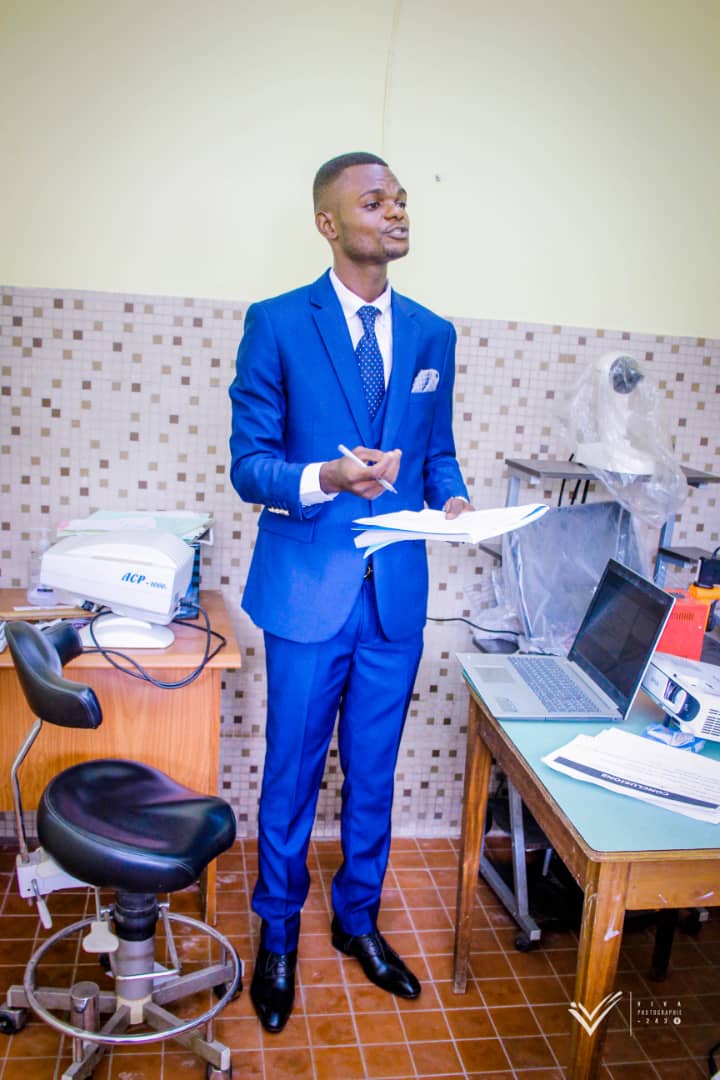 Est ce qu'il faut continuer à croire aux consultations initiées par une des parties déclencheurs de la crise Pô Congolaise?
Le Congo mérite mieux, pour ce faire un dialogue inclusif et sincère pour sauver le pays...#DRdjiken