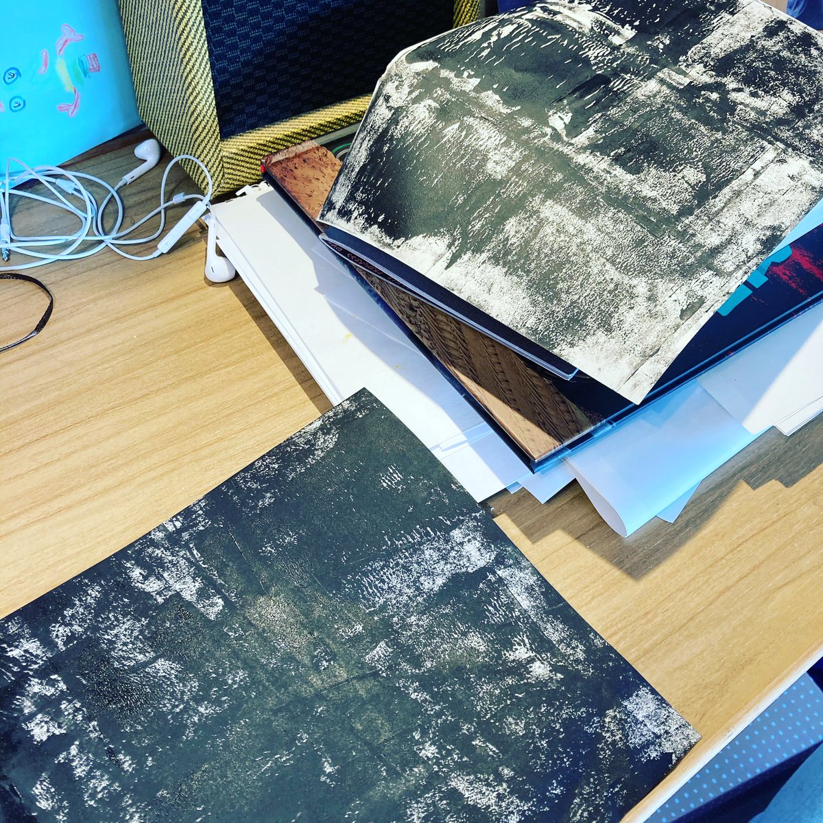 MikeHensonDraws's tweet photo. How exciting is this! #inktextures. I popped into the house to find the wonderful wife 3 children creating #ink #artwork. So I asked them to roll me out some of this #magic for my artwork. #letthemplay #letthemcreate #divinefingerprints https://t.co/RtOTCdujkU