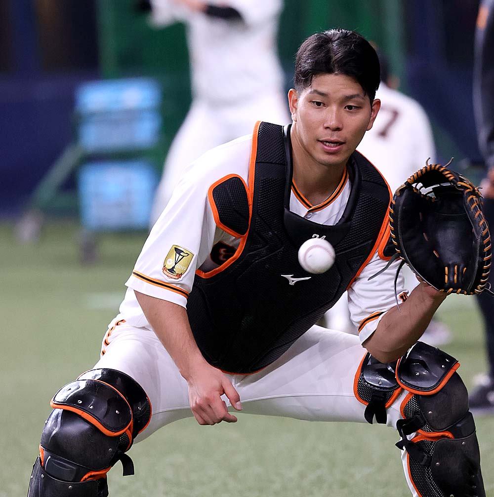 TokyoGiants's tweet photo. #練習 #京セラドーム大阪 🏟️

📸フォトギャラリー バッテリー編📸
#日本シリーズ 
#SMBC日本シリーズ2020 

#菅野智之 投手
#中川皓太 投手
#大城卓三 捕手
#今村信貴 投手

#withfans #tokyo #巨人 #ジャイアンツ #giants #野球 #プロ野球 https://t.co/AoZIj3Cv8U