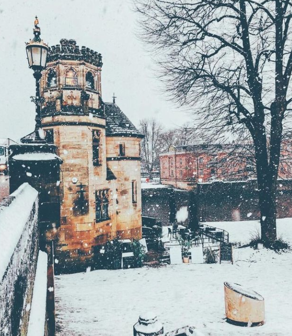 indieyorkmap's tweet photo. @dyls_york on Skeldergate Bridge - Christmas is coming! ❄️

We’re working on our festive menu as we speak and we can’t wait to celebrate with you! Fancy booking our Tower Room? Get in quick as availability is limited - info@dylsyork.co.uk
#ChristmasinYork #Dyls https://t.co/5eGO0zdrh9