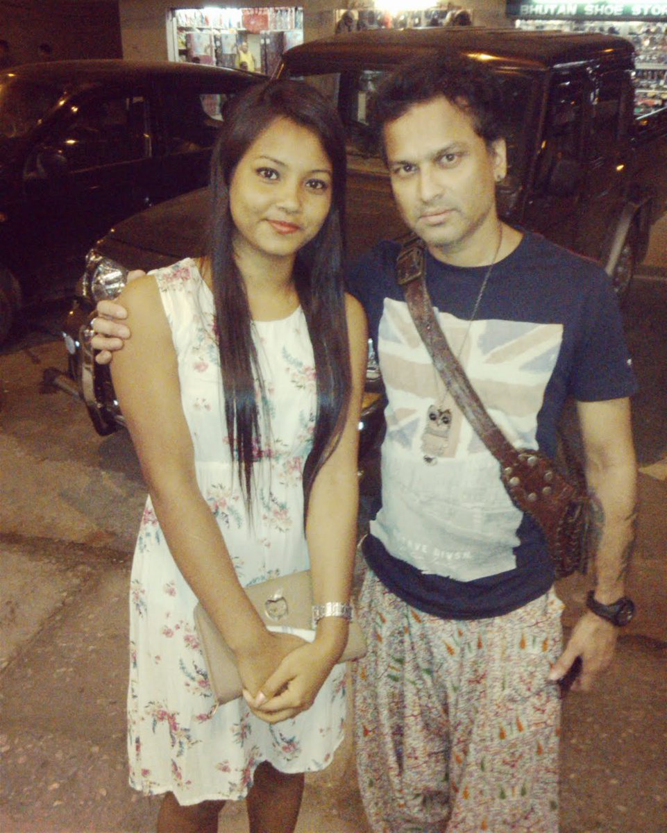 Barna95's tweet photo. অসংখ্য অনুৰাগী যাৰ, 
তেওঁৱেই Zubeen Garg ❤️❤️

আপুনি সুস্থ সবলে থাকক, তাৰেই প্ৰাৰ্থনা কৰিছোঁ #ZubeenDa 🥰😍😘♥️
জন্ম দিনৰ বহুত বহুত শুভেচ্ছা প্ৰিয় শিল্পী জনলৈ 🎂👑🎀🎀🎀🎀
@zubeengarg1 ❤️🥰
#assamesesinger #ZubeenGarg
#bestofthebest #HapyBirthdayZubeenDaa ♥️♥️ https://t.co/zGS7tNQJUB
