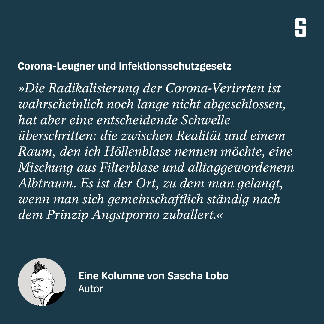derspiegel's tweet image. Die Radikalisierung der #Coronaleugner zeigt sich im Protest gegen das #Infektionsschutzgesetz. Genährt wird sie im Netz, wo Verschwörungstheorien bis zum Maximalhorror gesteigert werden, schreibt @saschalobo in seiner neuen Kolumne: spiegel.de/netzwelt/web/i… #b1811