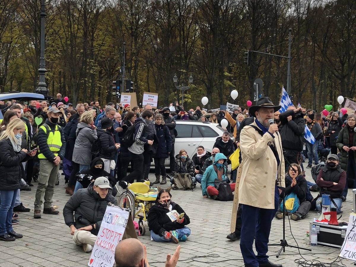 a man claiming to be an organizer has said the demo is officially over and he’s no longer responsible for what happens. police are trying to make announcements over speakers but the crowd starts screaming and banging and you can’t hear anything #b1811