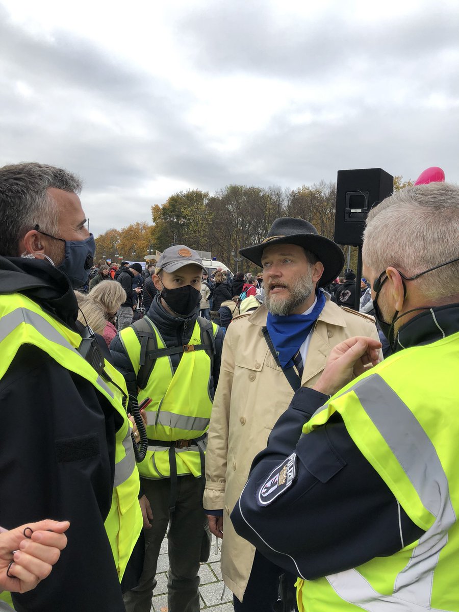a man claiming to be an organizer has said the demo is officially over and he’s no longer responsible for what happens. police are trying to make announcements over speakers but the crowd starts screaming and banging and you can’t hear anything #b1811