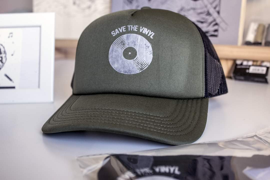 emzirrimarra's tweet photo. Gustatzen zaizkigun enkargutxoak!
Beste behin Mila Esker Mikel eskariagatik!

#savethevinyl #musika #musikazainetan #gorra #truckercap #mascarilla #enkarguak #bisera #serigrafia #music #ilustrazioa
#illustration #ilustracion #bergara #diseinugrafikoa 
https://t.co/5pOMQDc6Ck https://t.co/nyySPIideO