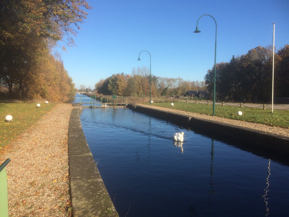 Oude gebiedsontwikkelingen waardoor het gebied er totaal anders uit had kunnen zien: beoogd tracé A50, voorm. spoorlijn en  oude sluis. Nu een oase van rust #Wenum ⁦<a href="/gem_apeldoorn/">Gemeente Apeldoorn</a>⁩