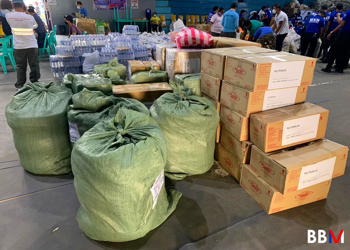 bongbongmarcos's tweet photo. Tayo ay lubos na nagpapasalamat sa lahat ng ating mga kaibigan at tagasuporta na nagpaabot ng tulong sa mga nasalantang komunidad ng Rodriguez, Rizal. 

Ipagpatuloy po natin ito hanggang makabangon ang ating mga kababayan. 🇵🇭 https://t.co/761tCyPEw1