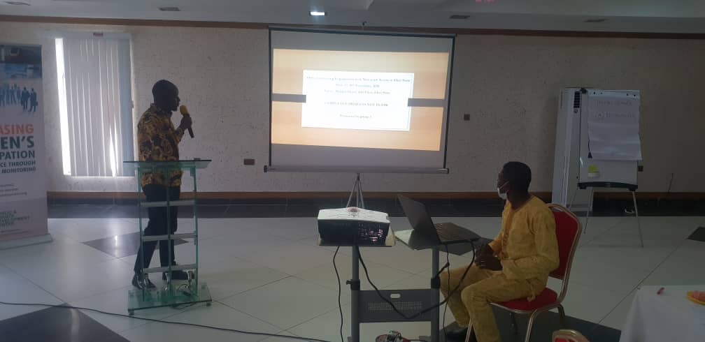 NISD Staff presenting findings of Ministry of Education Science and Technology & SUBEB projects monitored to the stakeholders during an Open Contracting Engagement held @ Delight Hotel, Ado Ekiti. @ppmonitorNG @oogunlade688 @Samuel_T_Asaolu #openekiti #opencontracting