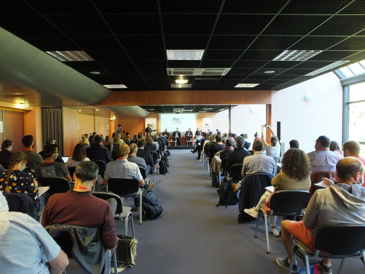 CoforAURA's tweet photo. Retour sur l'événement "Moutain forests and climate change in the Alpine region" : rendez-vous sur le site internet du #RéseauAlpindelaForêtdeMontagne. Parcourez la restitution qui détaille les recommandations formulées pour le prochain programme 🇪🇺  https://t.co/LLPvOs14Ha https://t.co/A4t1aKPGyF