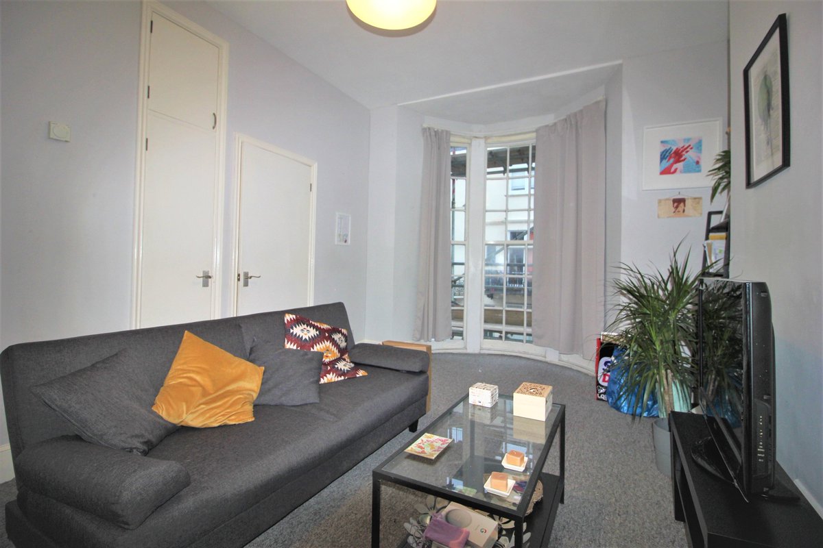 MasseyProperty's tweet photo. 🚨 One Bedroom flat in Central Brighton 🚨 

📍Bedford Place, Brighton 

🏖 Close to Brighton Beach 

📹 Video available here: https://t.co/cim64G31RL

💻 Full advert: https://t.co/A9IIO5hIz6

📞 Call us on 01273 72 72 78 to arrange a viewing

#massey #lettings #Brighton https://t.co/UUsNgcyBa0