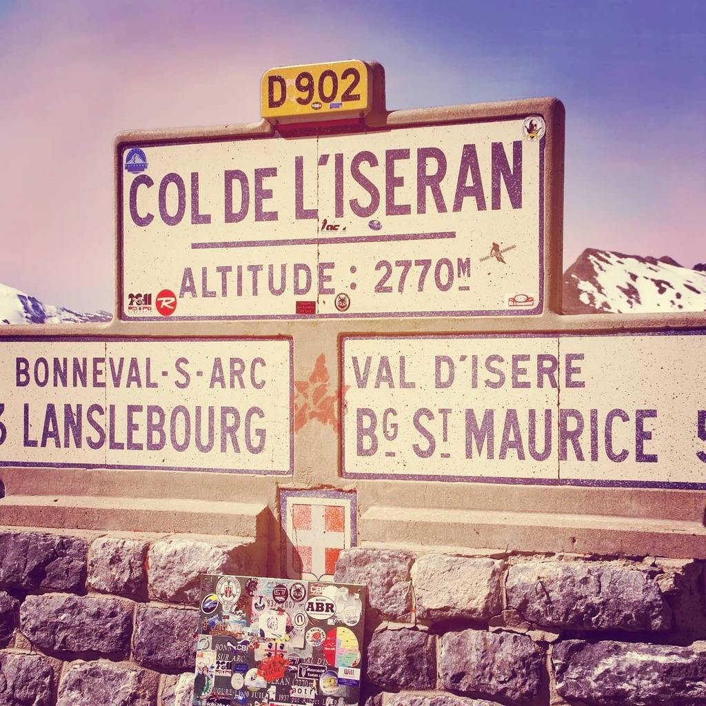 CharlyVandv's tweet photo. Comme dans le vie quand tu arrives en haut de la montagne, continue de grimper.⛰️🗻⛰️🗻⛰️
#citations #proverbes #lesalpes #alpesishere #coldeliseran #bourgsaintmaurice #valdisere #bonnevalsurarc #lanslebourg #quelamontagneestbelle #maurienne #tarentaise #tourdefrance #vanoise … https://t.co/GdL5tB5aNm