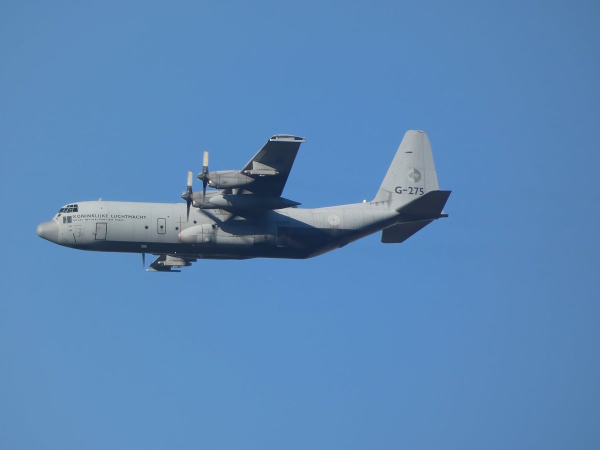 EHEH_Spotter's tweet photo. Royal ๐ณ๐ฑNetherlands๐ณ๐ฑ Air Force Lockheed C-130H-30 Hercules (G-275, #480C04) as flight #ROGUE11 Approach Runway21 @ EHEH #garden
#potn #avgeek #RNLAF https://t.co/KcCSdLz2vK