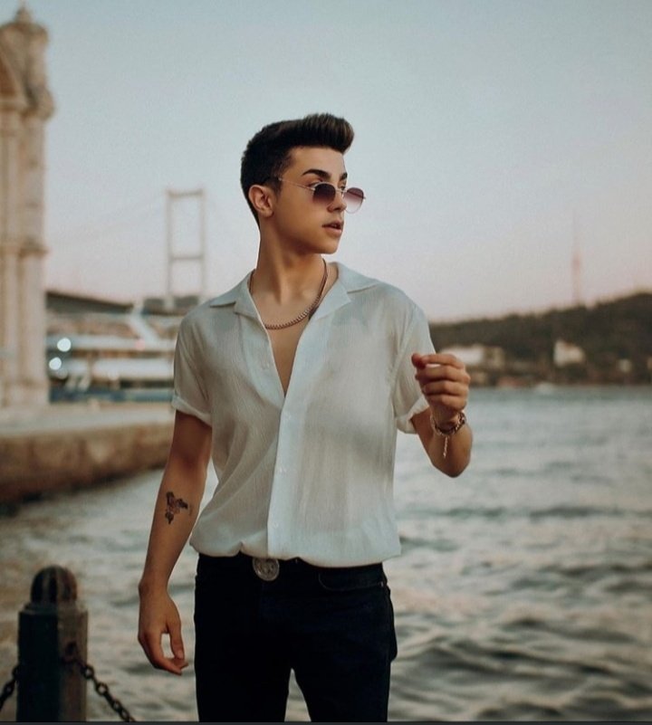 Shinyxcerya2's tweet photo. Ah benim CerCelBus çilekli sütlerim🍓🥛 #cyfc #ödcfc #bkfc @cerenyaldzw @cellatresmi @Busekorkmazinix #cercelbus #cercel #cerbus #celbus https://t.co/yyYUYc4qi3