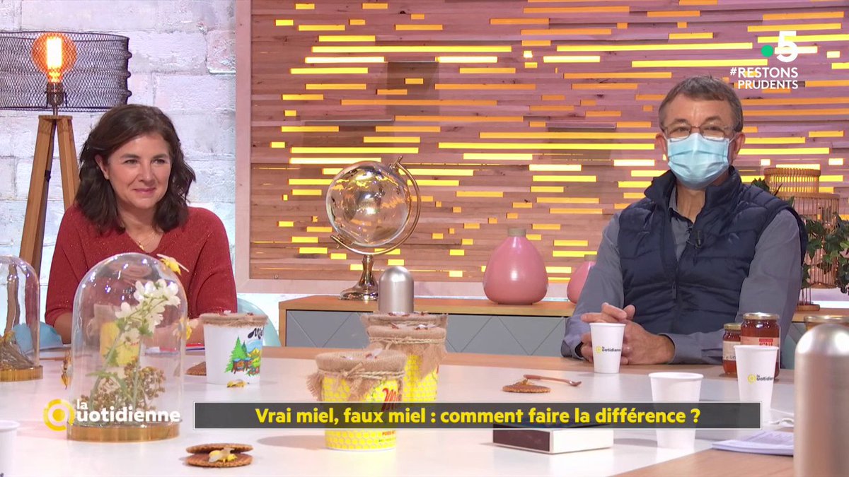 Samediatoutprix's tweet photo. Vrai miel, faux miel : comment faire la différence ?  
 #LaQuotidienne reçoit Béatrice Mathieu rédactrice en chef adjointe à @LEXPRESS, apicultrice et Dominique Céna apiculteur et vice-président de l’Union Nationale de l’Apiculture Française. https://t.co/zQcg5PPWn0
