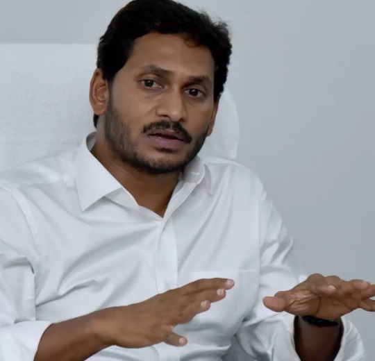 UttarandhraNow's tweet photo. క్రిస్మస్ రోజున ఇళ్ల స్థలాల పంపిణీకి రంగం సిద్ధం. అయితే హైకోర్టు స్టే ఇచ్చిన ప్రాంతాల్లో మాత్రం వాయిదా. #APLands #YCP #Christmas #UANow https://t.co/L55EOHiaHG