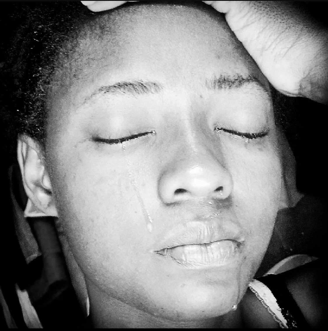 LuwaBukunmi's tweet image. This is the 10th night I'm wallowing in my past mistakes. But something feels different this evening. WurLD's song plays on my PC and as a new song comes in, it comes with a bit of calm, but it sends me deeper into my memories.
#ThreadsByMe
#Luwabukunmi