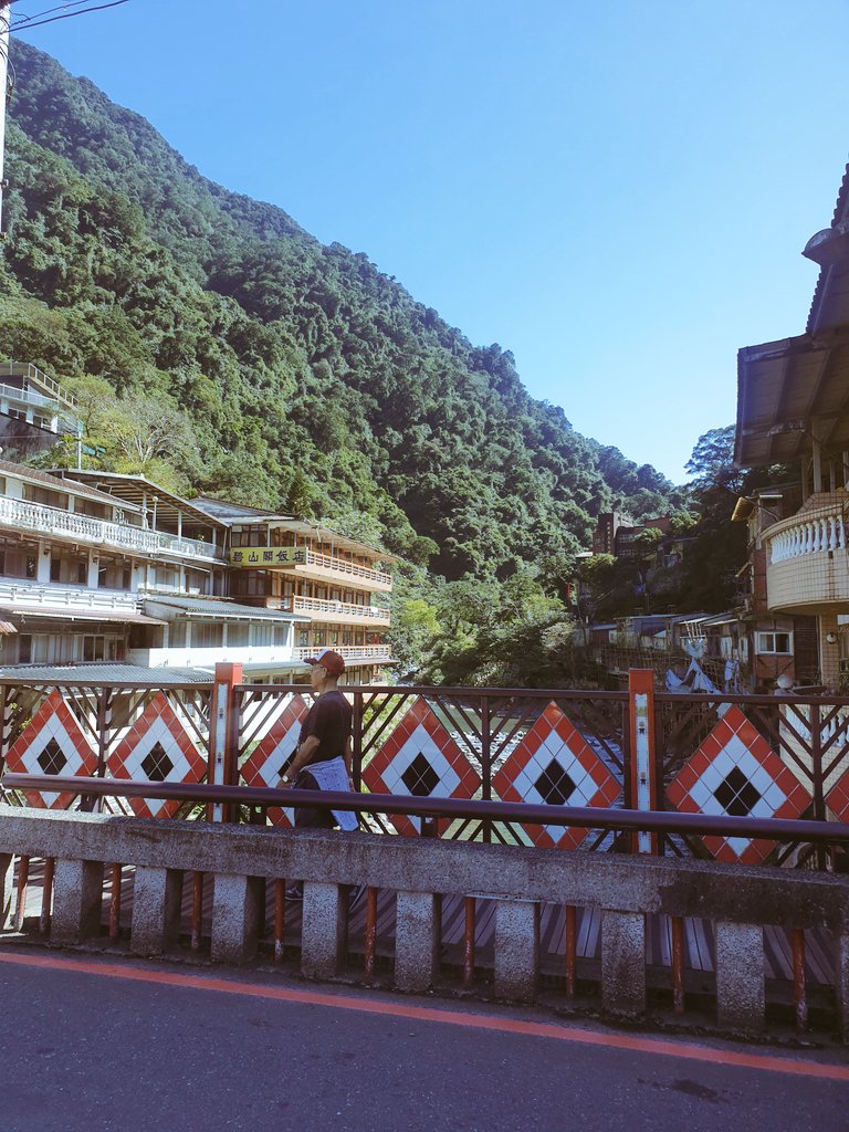JBua1990's tweet photo. #taiwantravel
#wulai #烏來 an excellent place for escaping from chaos in the city and refreshing yourself 💗☁️☘🌱

Wulai (烏來) means "hot spring" in aboriginal language (Atayal). That's why this place is very famous for hot springs. https://t.co/kZc0IyueEI