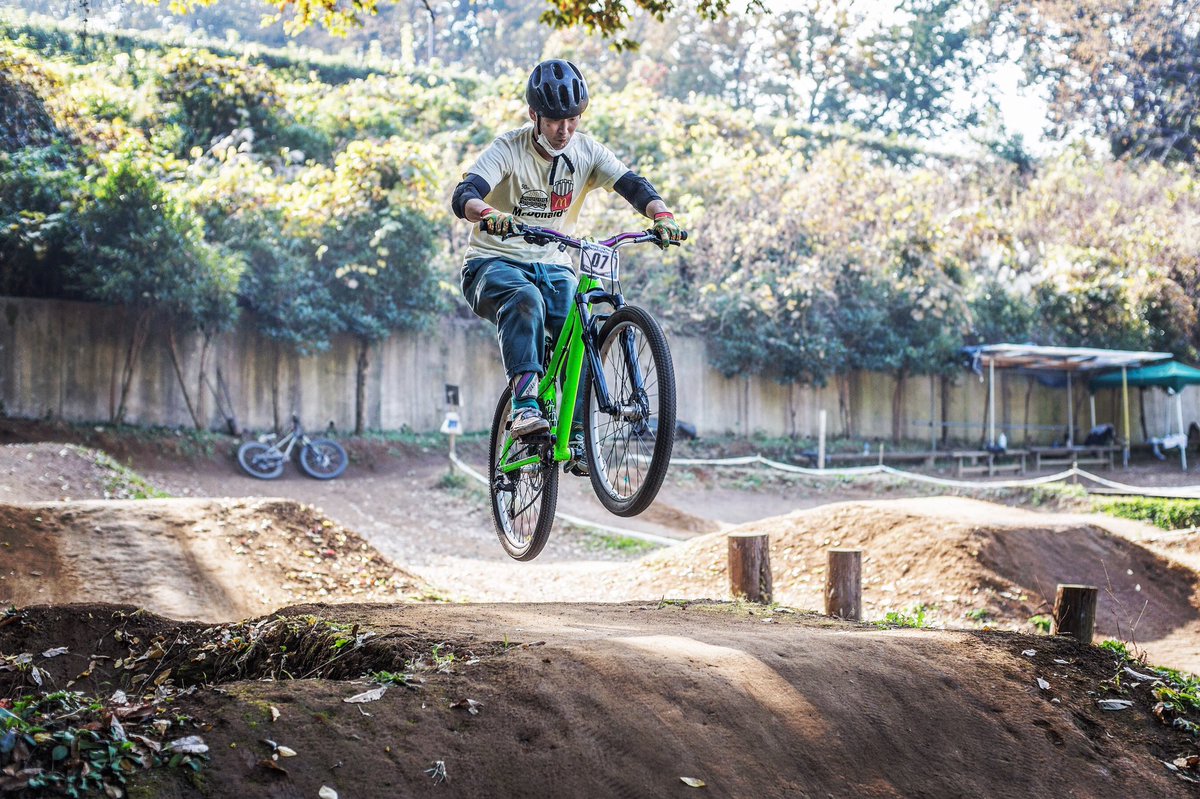 ট ইট র 公式 Smile Bike Park 11 18 水 のレッスンは新横浜スケートパークの近所にあるグルグルサイクル店主oさんにジャンプをレクチャー 安全なジャンプの踏み切り方 ノーズ ダイブのやり方までしっかり覚えていただき 後は反復練習をされればスムースに