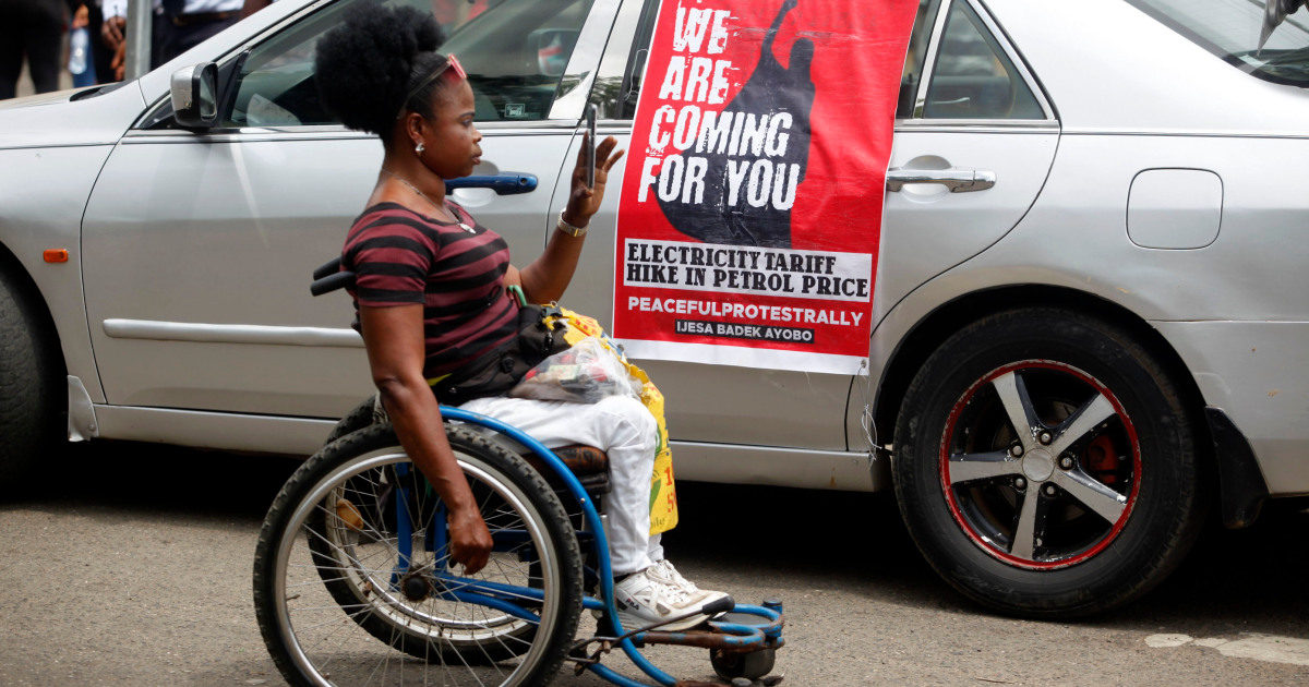 AJEnglish's tweet photo. How different activist communities came together to #EndSARS in one of the greatest social movements in Nigeria's history 👉 https://t.co/VCIWHjgAPv https://t.co/Pc7ycl1shN