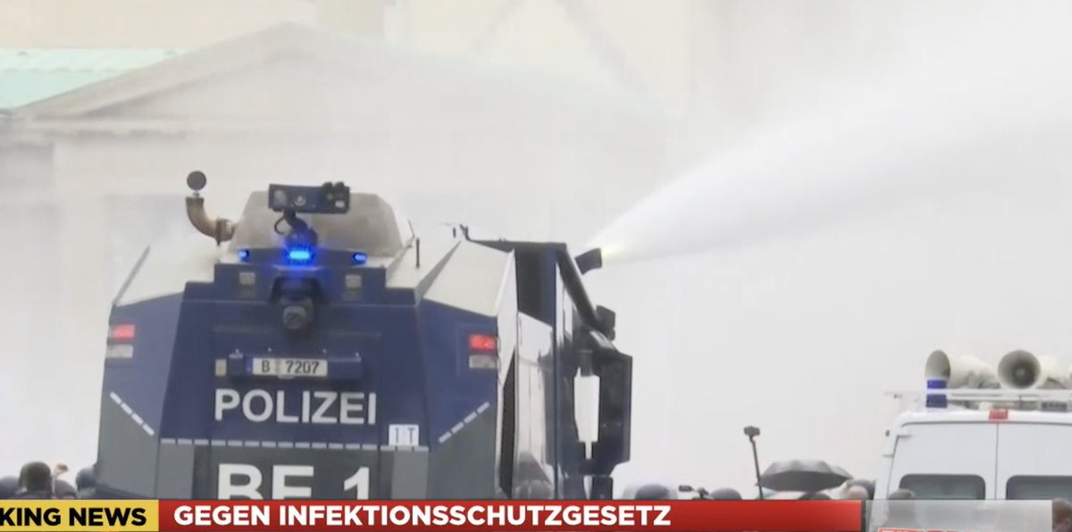 politicalbeauty's tweet photo. Wasserwerfer gegen Nazis und dass zu unseren Lebzeiten! https://t.co/XiCivKAnAG