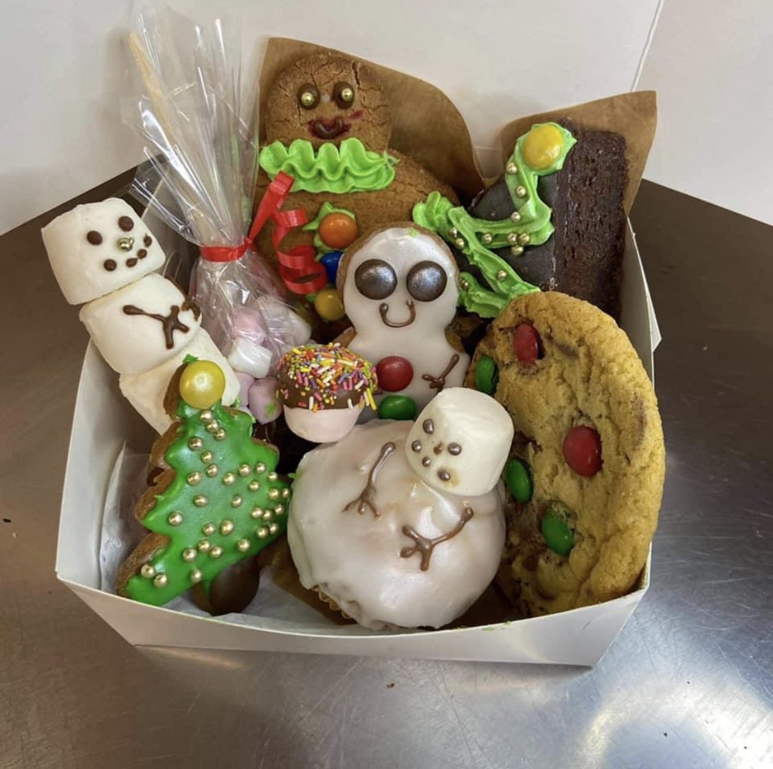 Kilkenny Design (@kilkennydesign) on Twitter photo Get in the festive mood with our scrumptious box of goodies to enjoy during this years Late-Late-Toy-Show which takes place on Friday 27th November 🧁🎄🍩🎅🏼
Boxes are €9.95 each.
Pre-order: 056 7722118 or food@kilkennydesign.com Get in the festive mood with our scrumptious box of goodies to enjoy during this years Late-Late-Toy-Show which takes place on Friday 27th November 🧁🎄🍩🎅🏼
Boxes are €9.95 each.
Pre-order: 056 7722118 or food@kilkennydesign.com