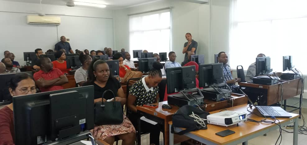 TRATanzania's tweet photo. #DaresSalaam Semina kwa watumiaji wa Mfumo wa Pamoja wa Kieletroniki wa Uondoshaji Shehena #TeSWS yaendelea kutolewa kwa makundi mbalimbali Chuo cha Kodi #ITA jijini Dar es Salaam. https://t.co/VQdZSoRHi7