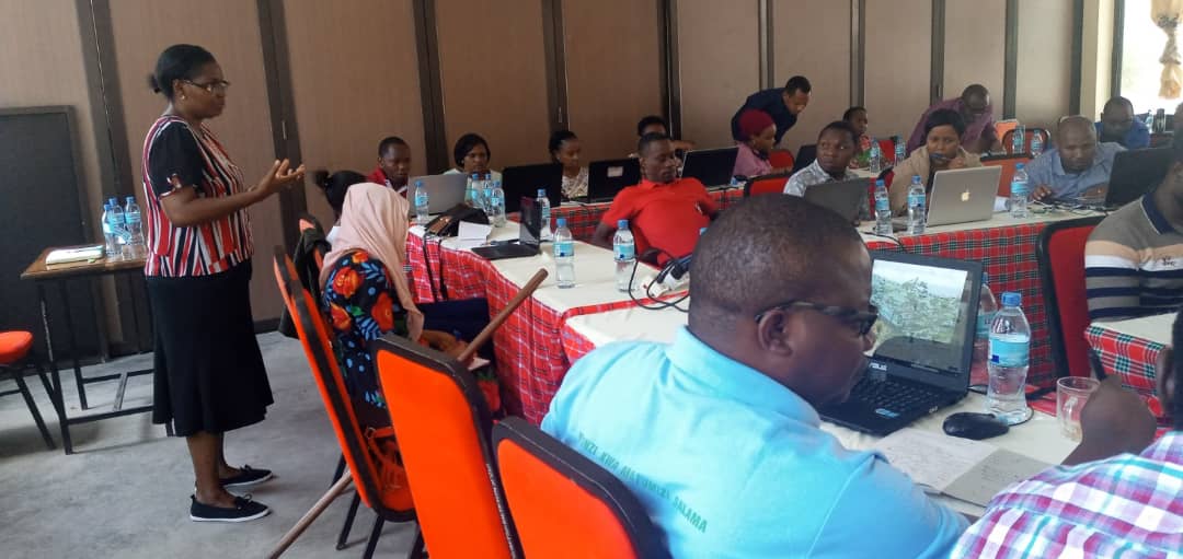 TRATanzania's tweet photo. #DaresSalaam Semina kwa watumiaji wa Mfumo wa Pamoja wa Kieletroniki wa Uondoshaji Shehena #TeSWS yaendelea kutolewa kwa makundi mbalimbali Chuo cha Kodi #ITA jijini Dar es Salaam. https://t.co/VQdZSoRHi7